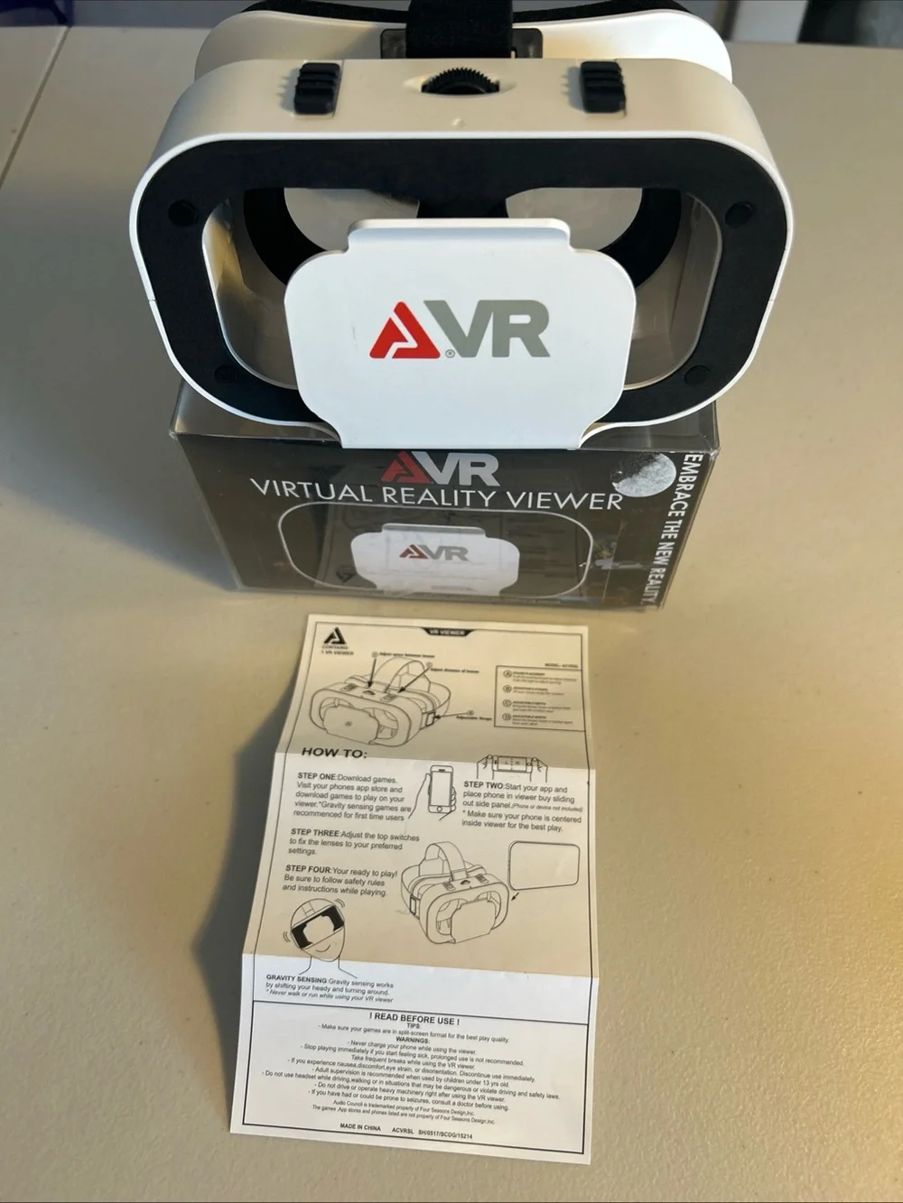 White Mobile Virtual Reality Viewer Headset